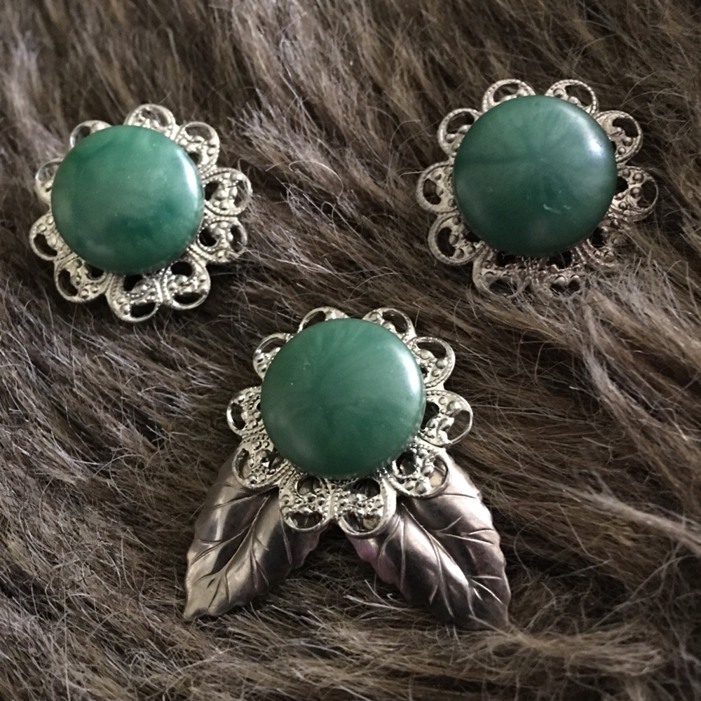 Vtg 50s green marble bakelite earring & brooch set